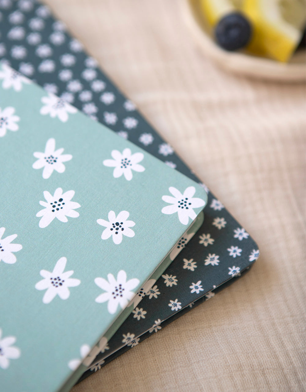Letts Daisies Planner 2025-2026 #color_daisies-mint