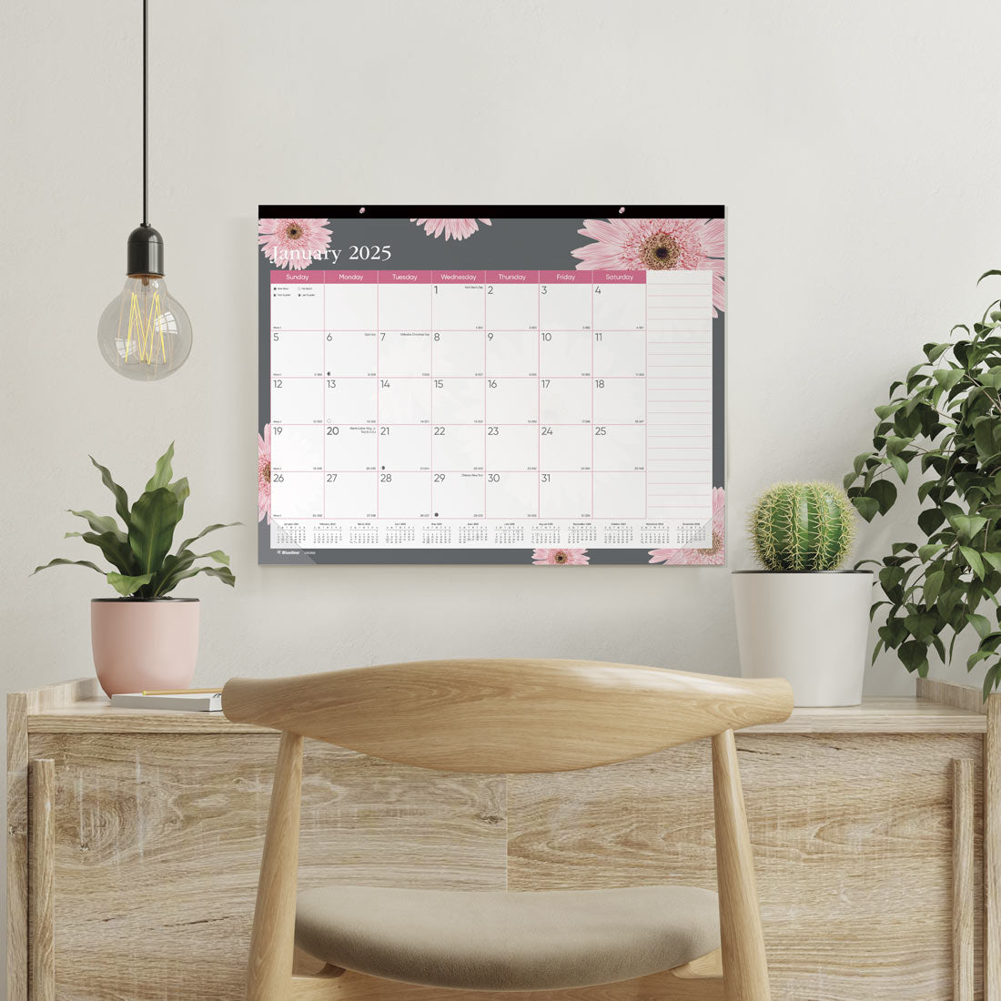 Pink Daisy Monthly Desk Pad 2025 (C193105-25)